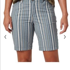 Size 16 woman’s lee Bermuda shorts